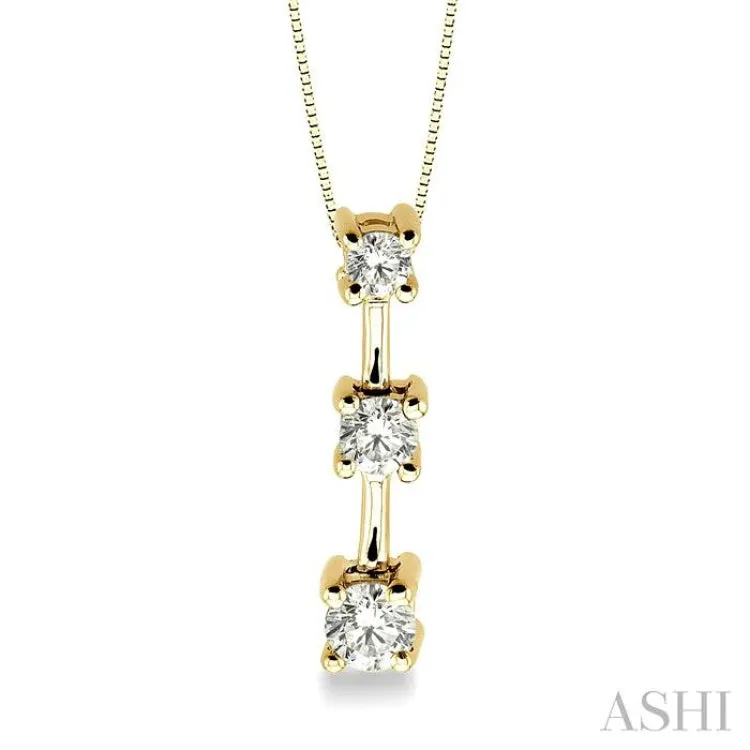 1/4 Ctw Three Stone Round Cut Diamond Pendant in 14K Yellow Gold with Chain