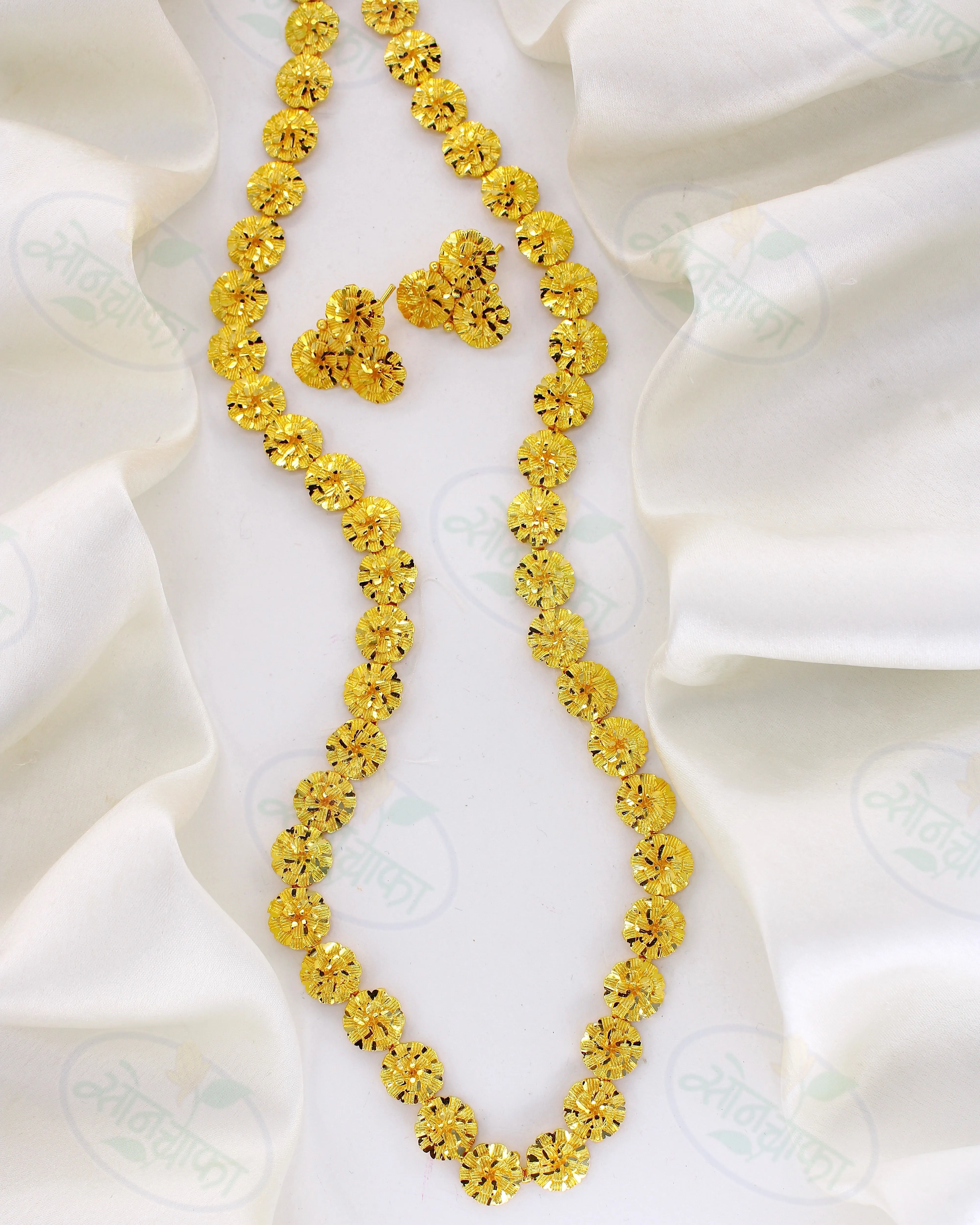 ALLURING FLORAL GOLD PLATED NECKLACE