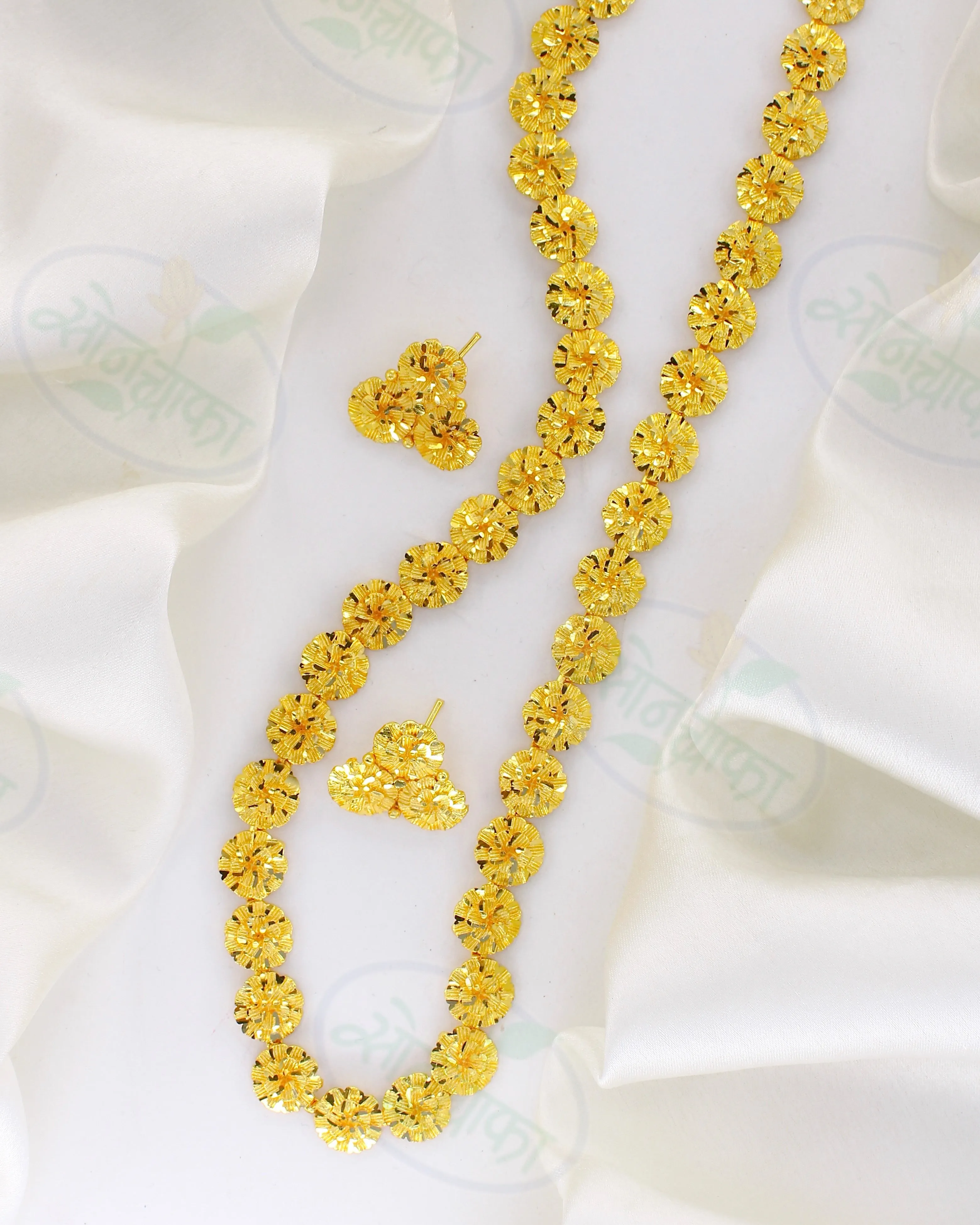 ALLURING FLORAL GOLD PLATED NECKLACE