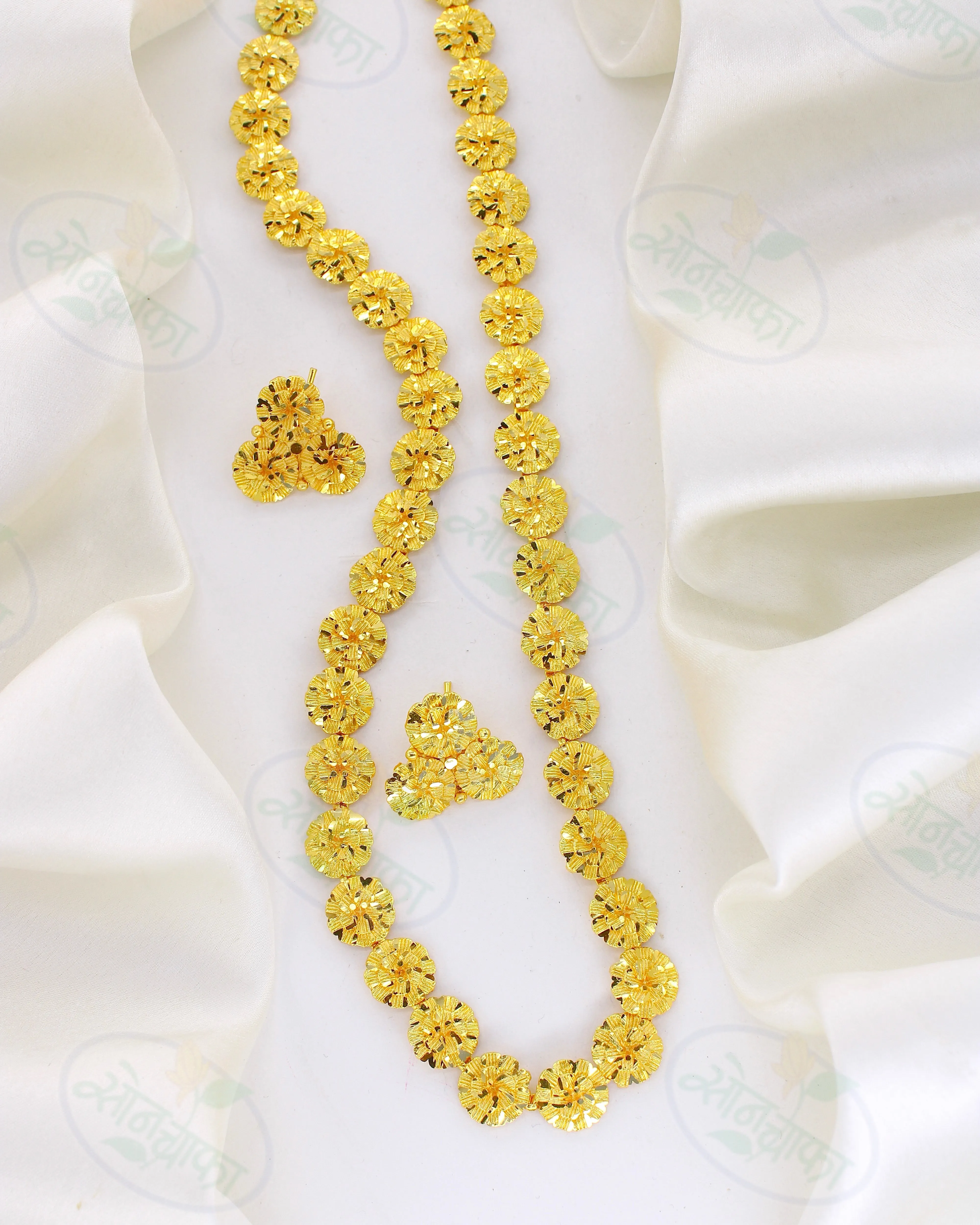 ALLURING FLORAL GOLD PLATED NECKLACE