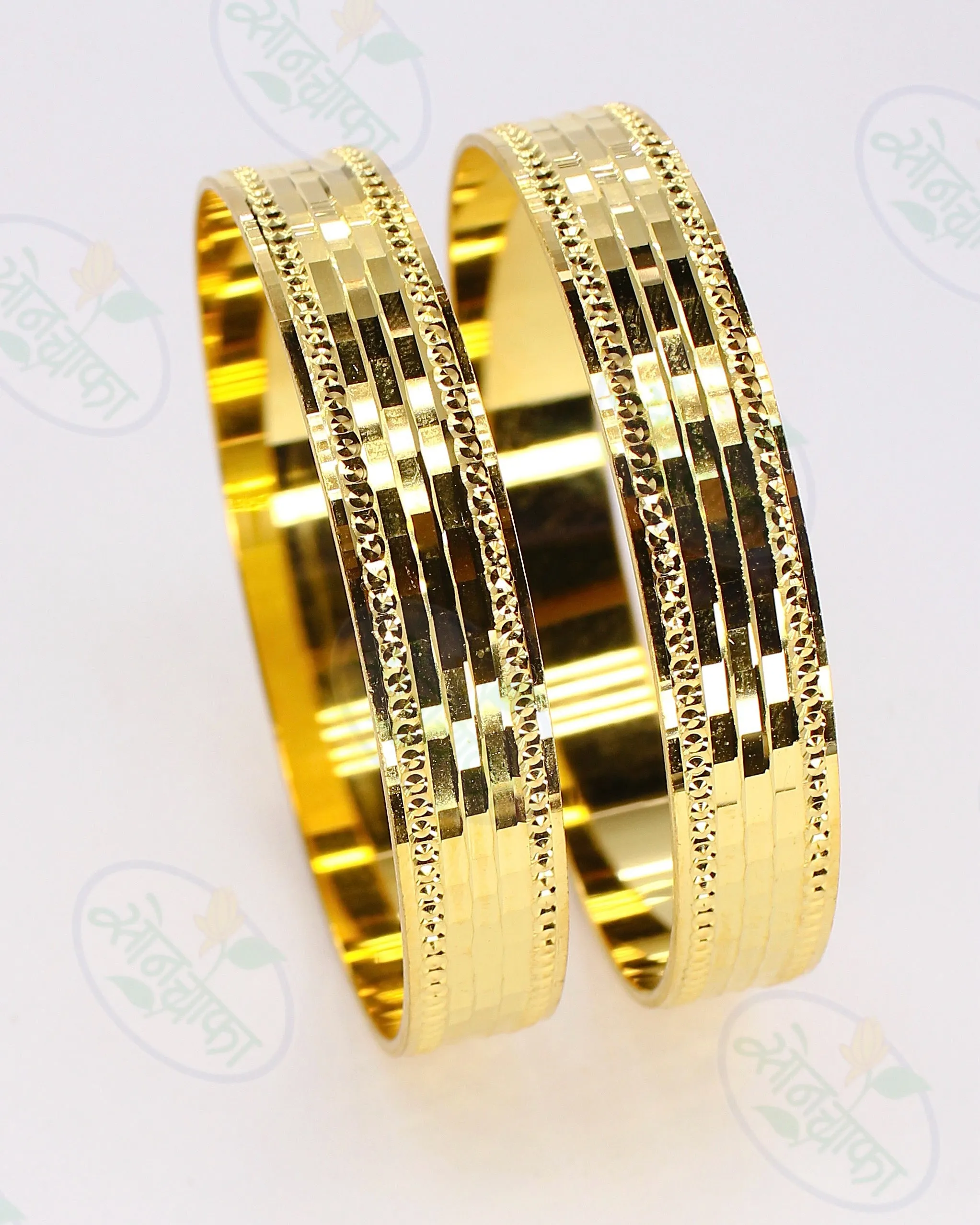 ALLURING GOLD PLATED BANGLES