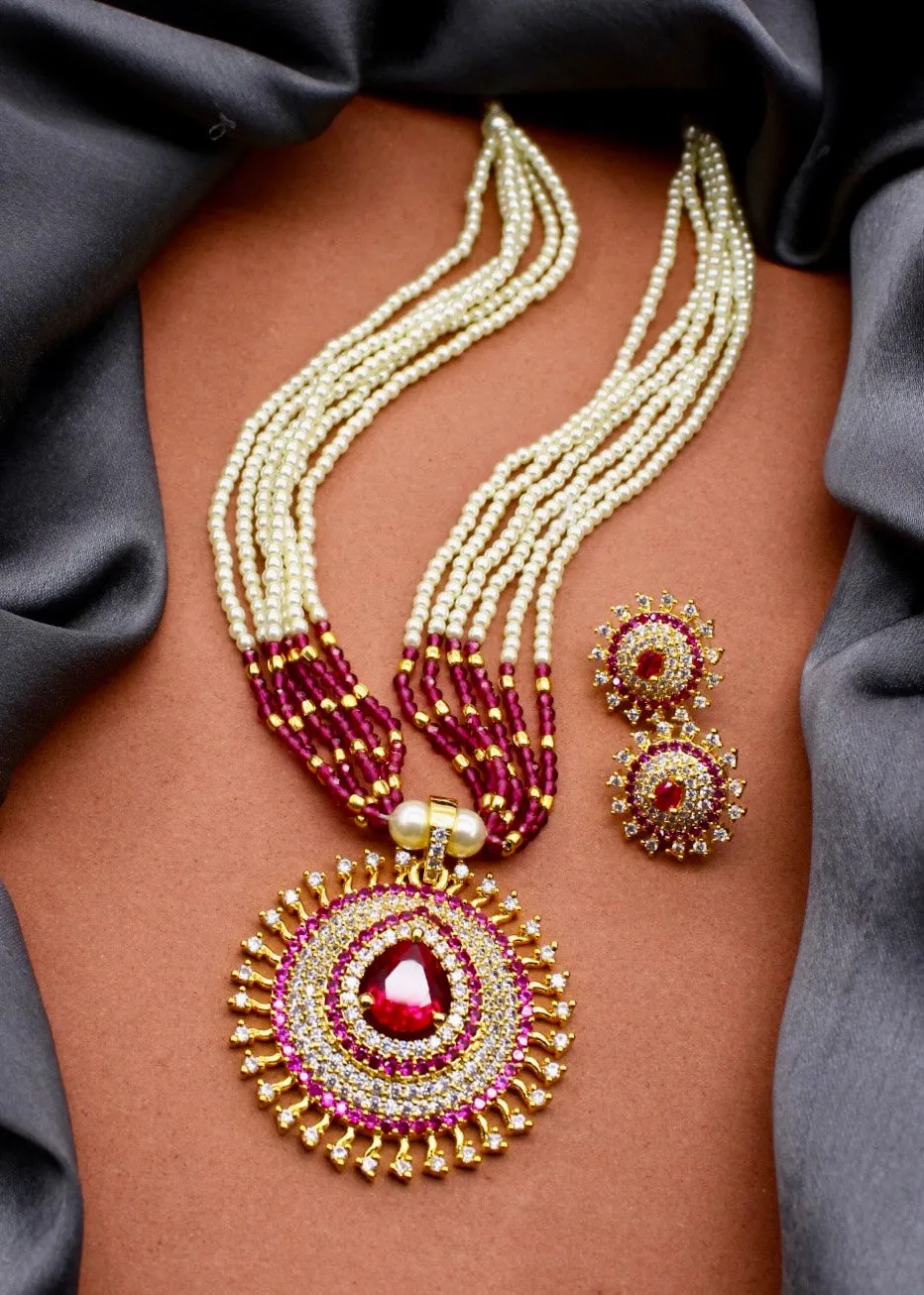 ALLURING MOTI NECKLACE