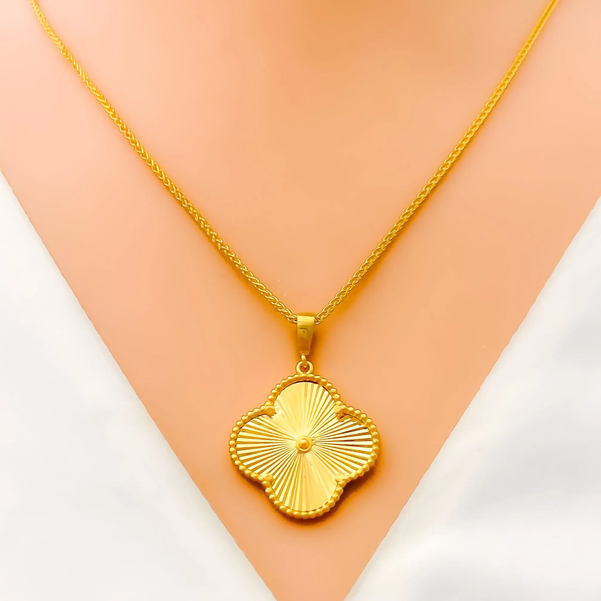 Beautiful Alluring Clover 22k Gold Pendant W/ Chain