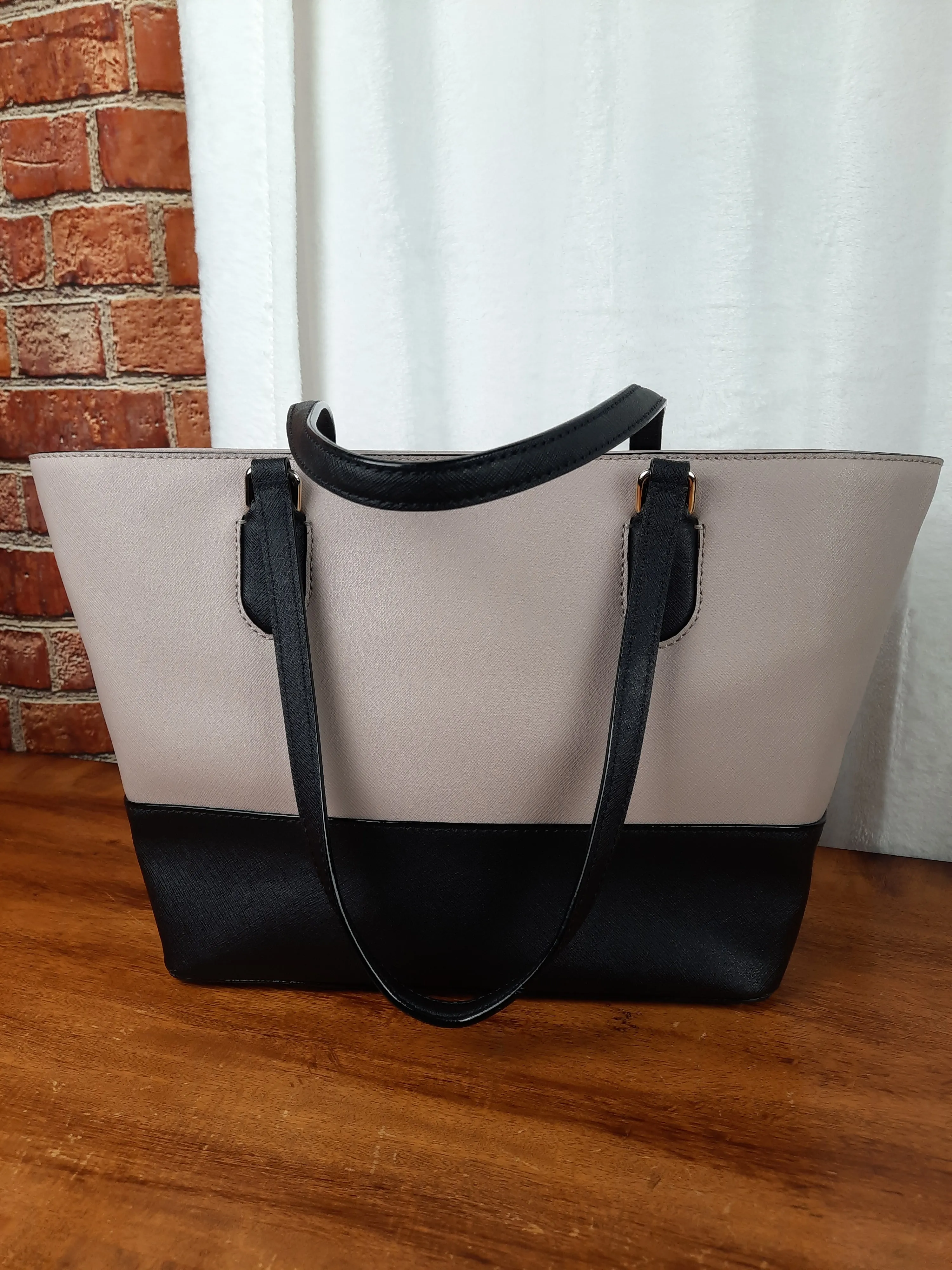 Kate Spade Genuine Saffiano Leather Tote bag