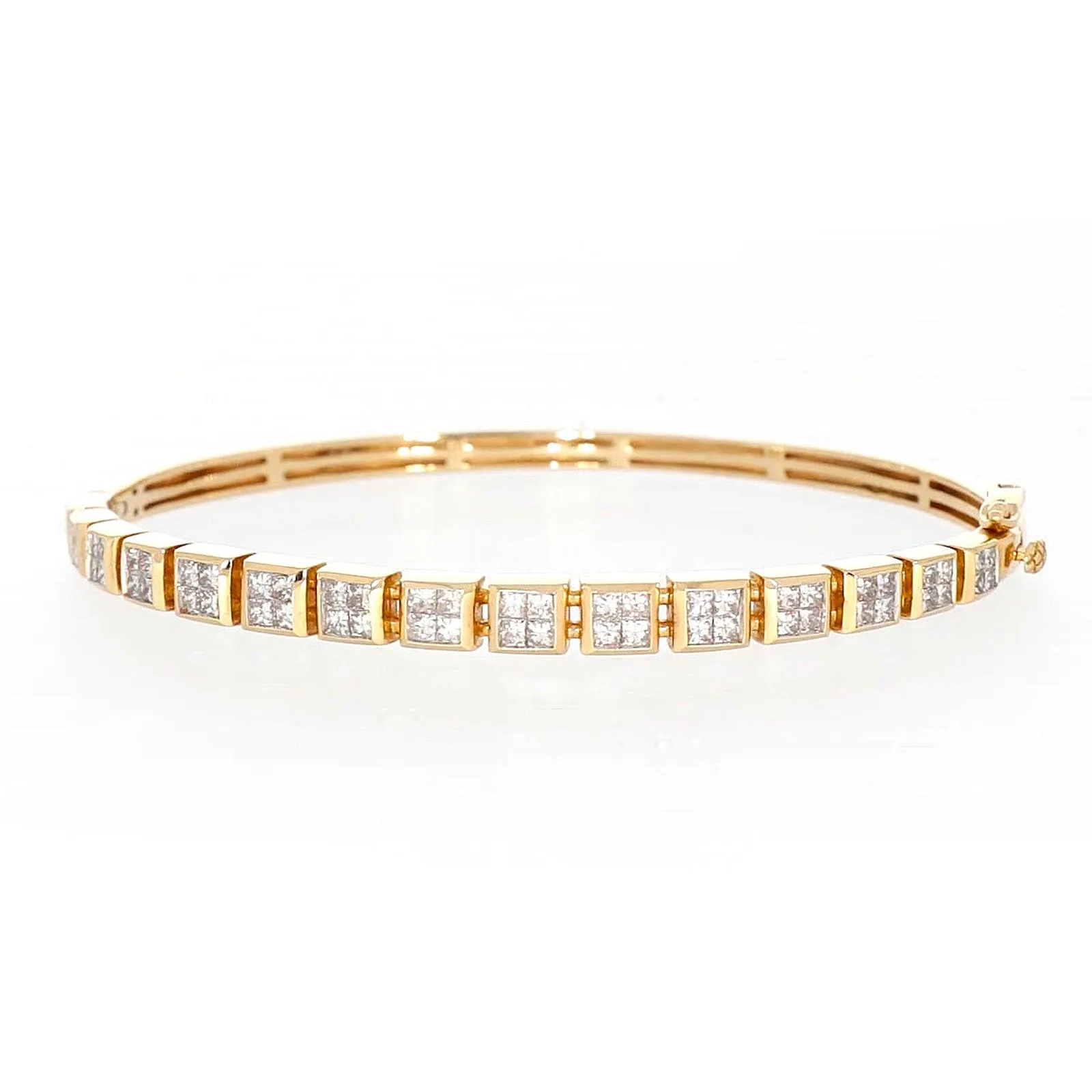 New York 14ct Yellow Gold Princess Cut 1 3/4 CARAT tw of Diamonds Bangle