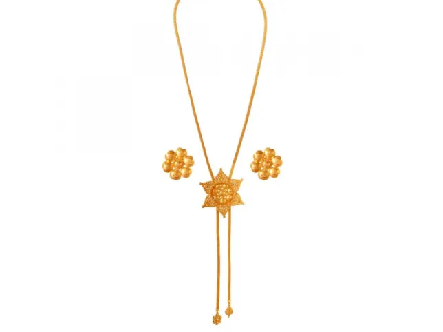 Pretty And Delicate 22k Gold Flower Motif Jewellery For Women